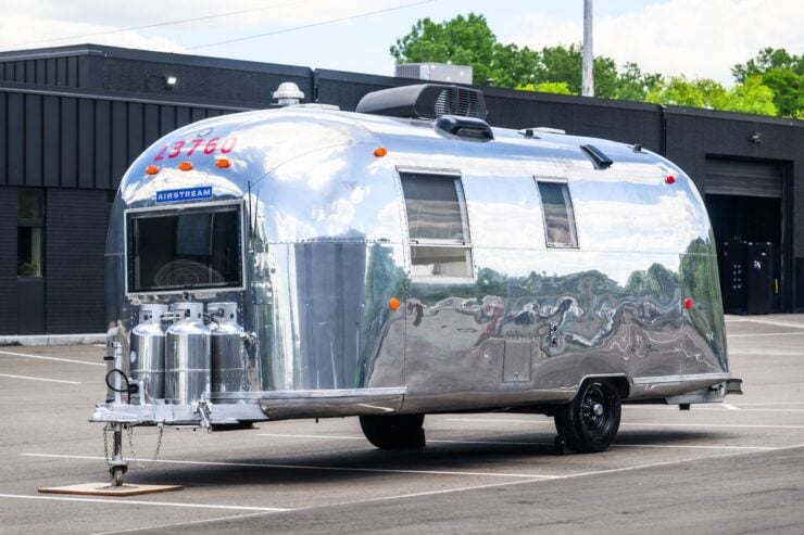 Airstream Land Yacht Safari 7
