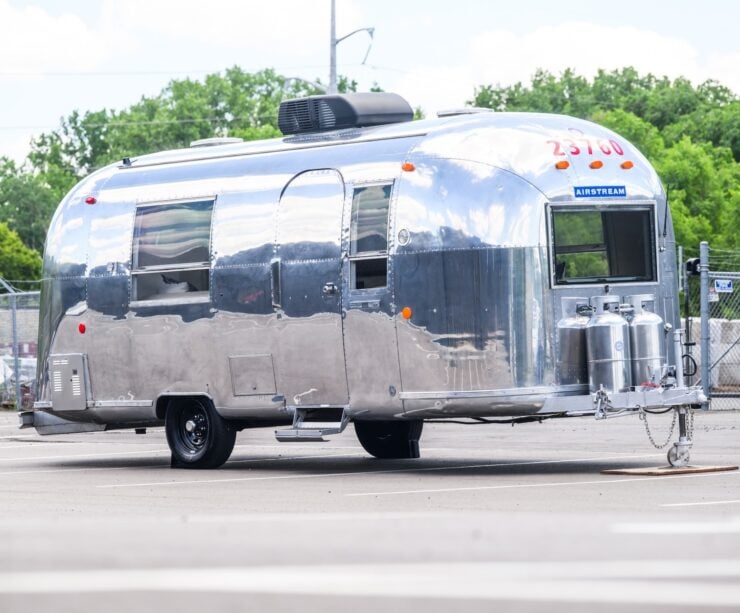 Airstream Land Yacht Safari