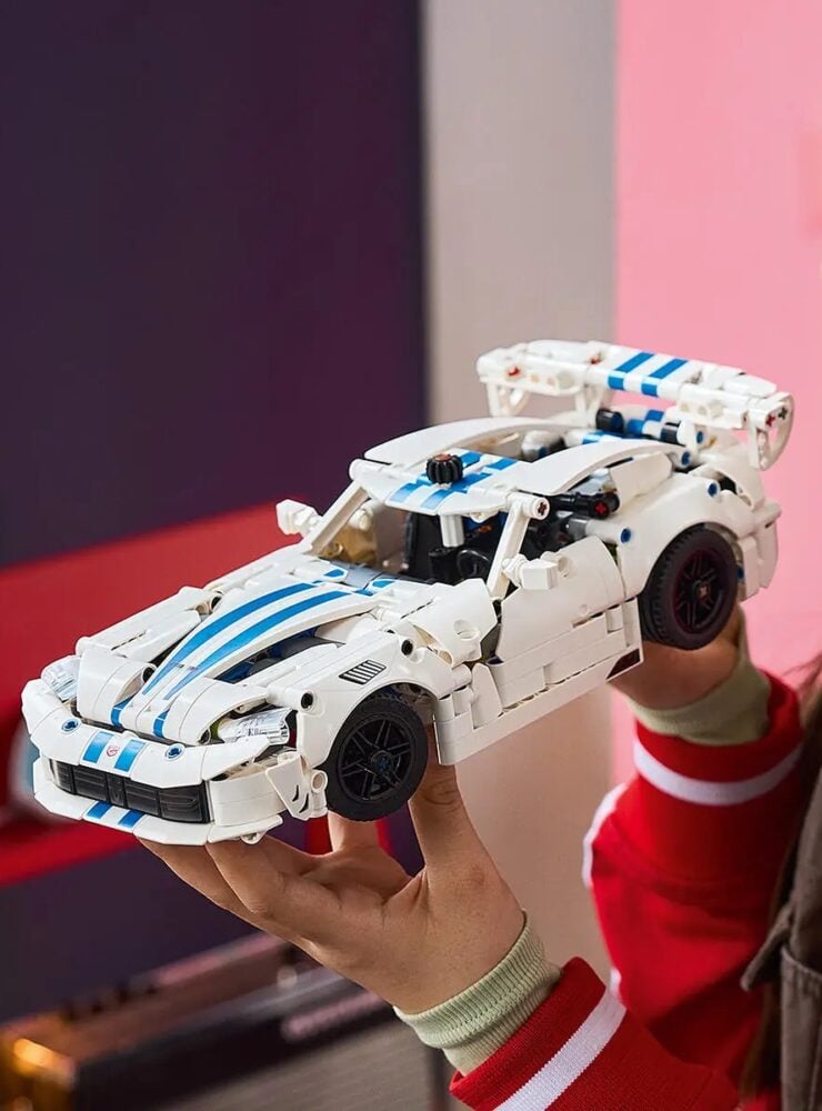 LEGO Technic Dodge Viper GTS-R 9