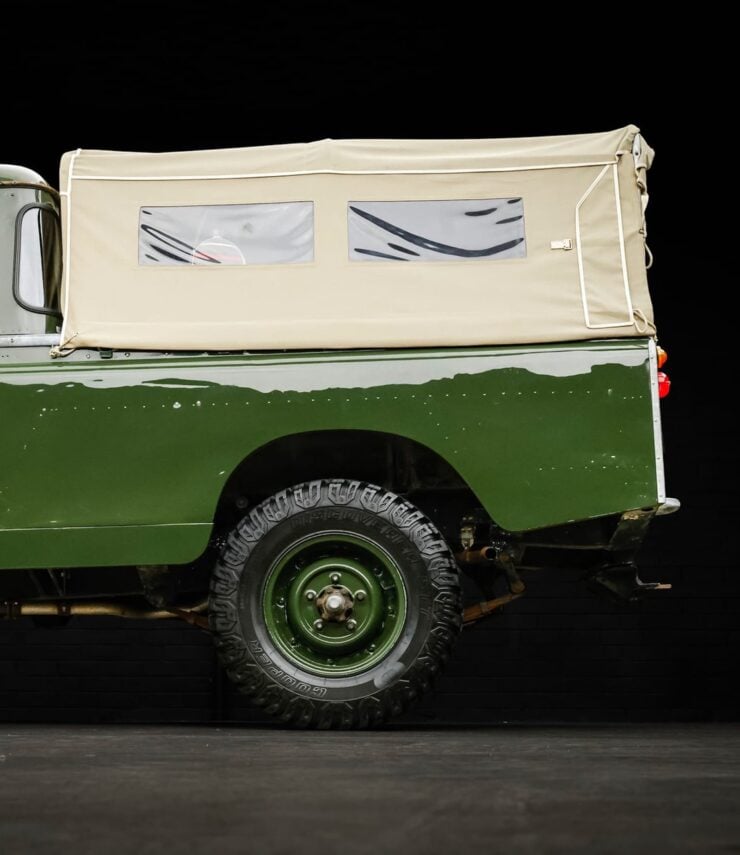 Land Rover Series II 21