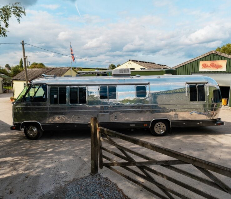 Airstream 310 Motorhome 11