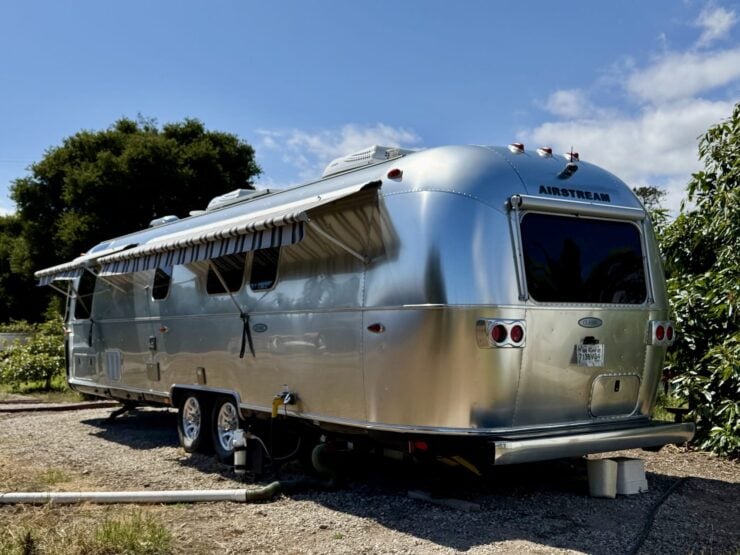 Airstream Classic 33FB Twin 1