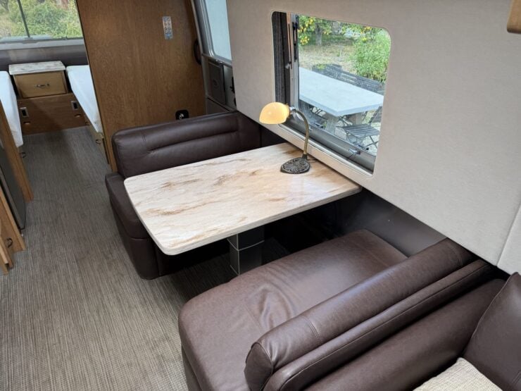 Airstream Classic 33FB Twin 20