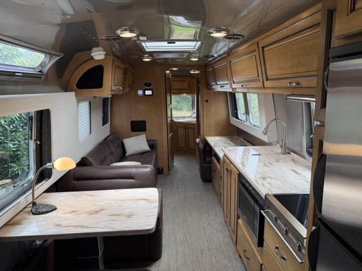 Airstream Classic 33FB Twin 24
