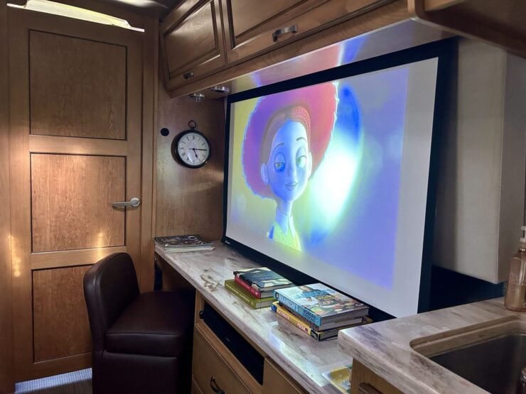 Airstream Classic 33FB Twin 7