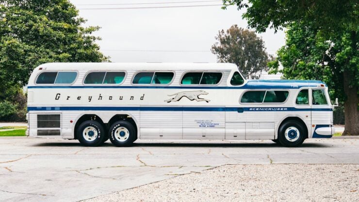GMC PD4501 Scenicruiser Bus 10