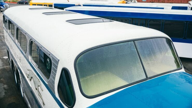 GMC PD4501 Scenicruiser Bus 16