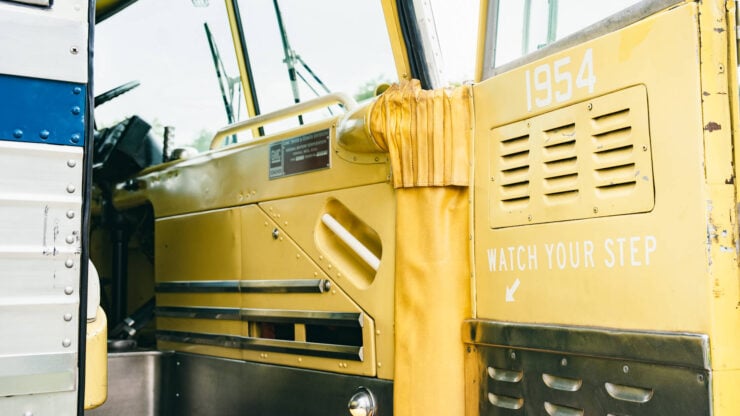 GMC PD4501 Scenicruiser Bus 21