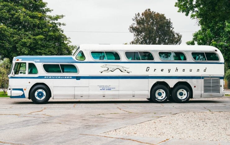 GMC PD4501 Scenicruiser Bus 23