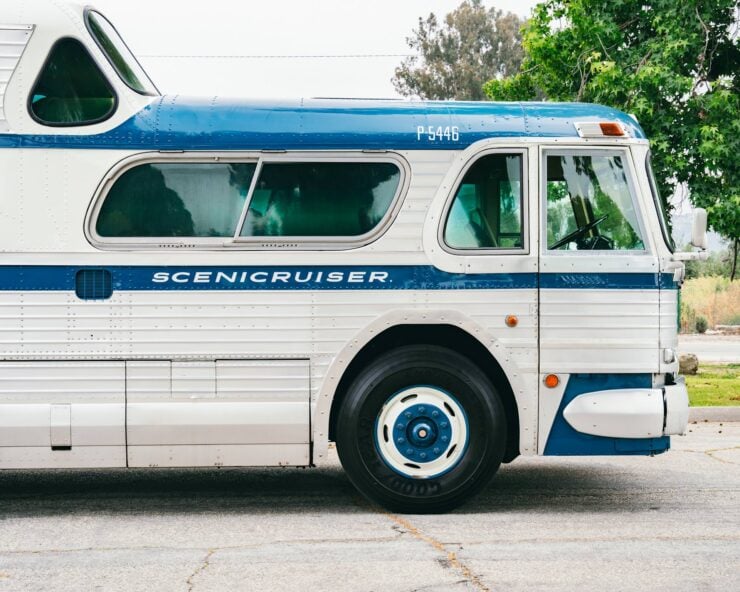 GMC PD4501 Scenicruiser Bus 3