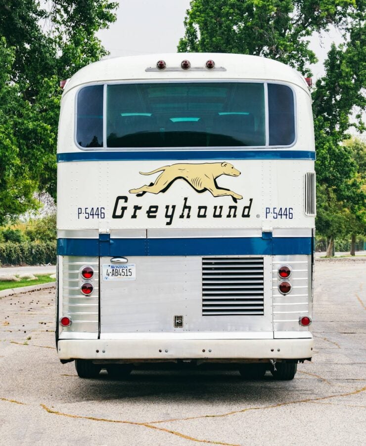GMC PD4501 Scenicruiser Bus 6