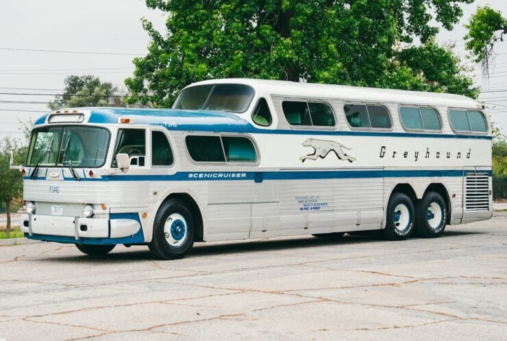 GMC PD4501 Scenicruiser Bus 7
