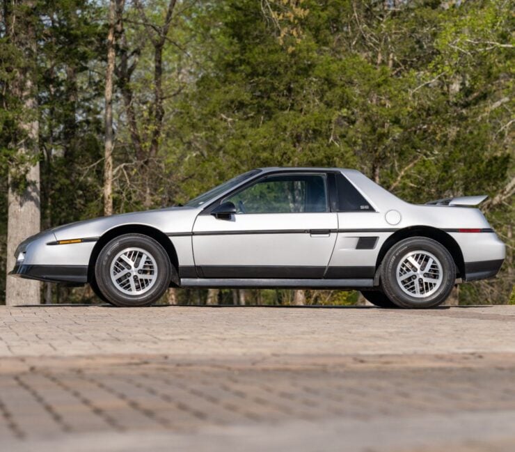 Pontiac Fiero SE 1