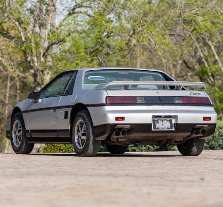 Pontiac Fiero SE 12