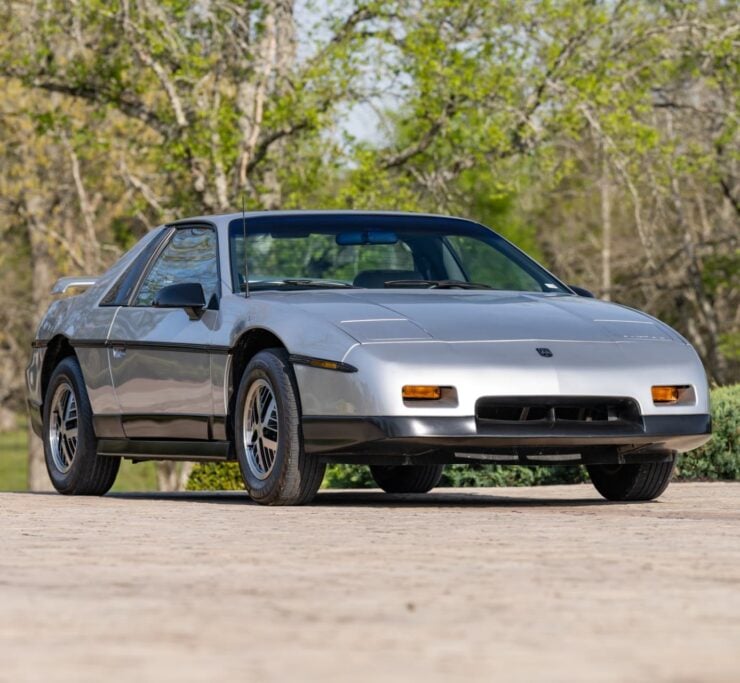 Pontiac Fiero SE 13