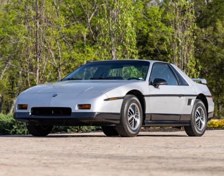 Pontiac Fiero SE 17