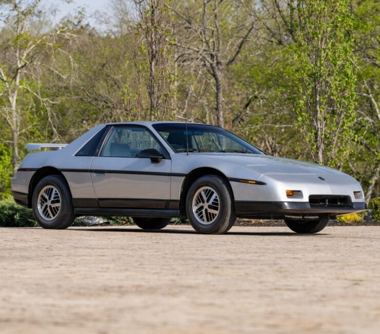 Pontiac Fiero SE 18
