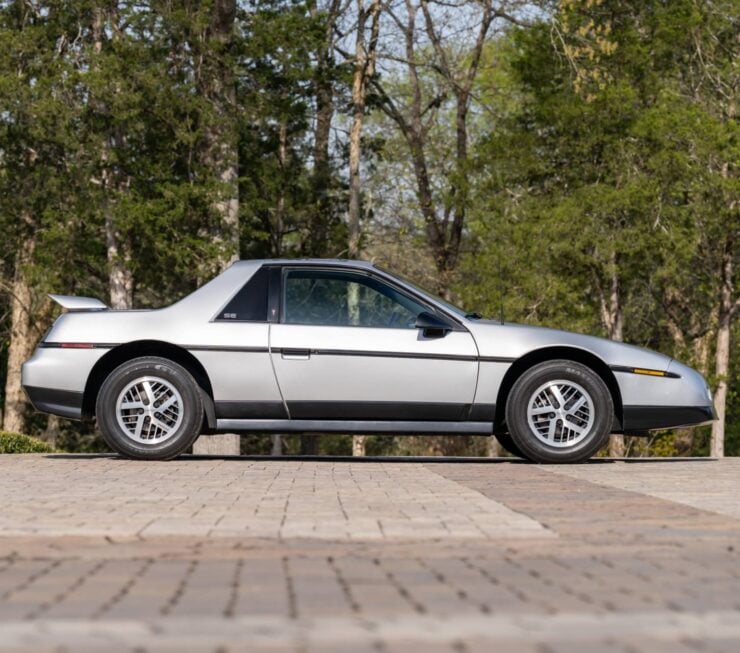 Pontiac Fiero SE 19