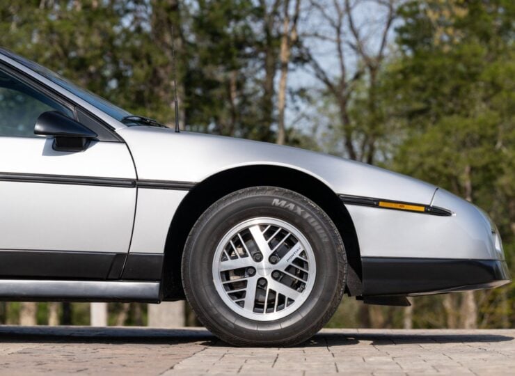Pontiac Fiero SE 5