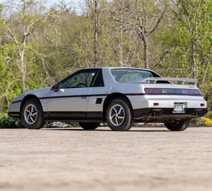 Pontiac Fiero SE 8
