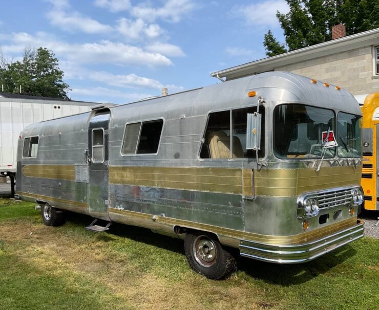 Streamline Travel Home RV 1