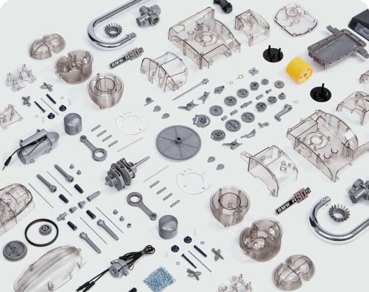 The Franzis BMW R90S Engine Model Kit 4