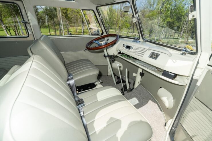 Volkswagen Bus 15 Window 16