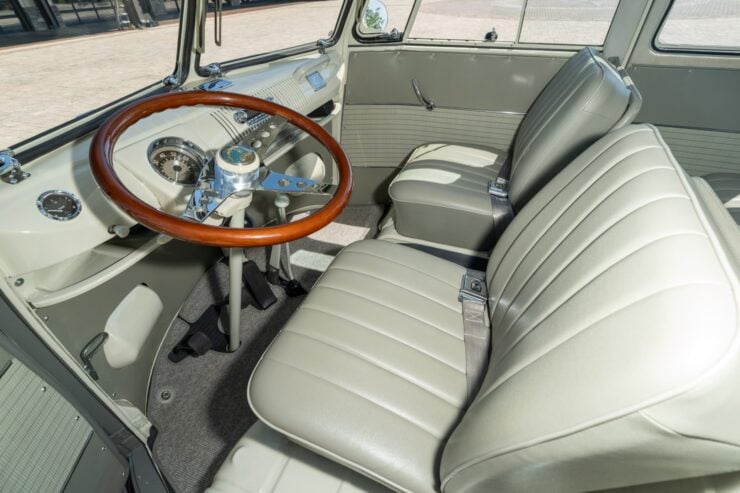 Volkswagen Bus 15 Window 18