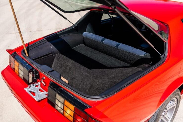 Chevrolet Camaro Z28 IROC-Z 10