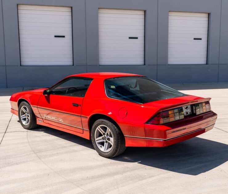 Chevrolet Camaro Z28 IROC-Z 16