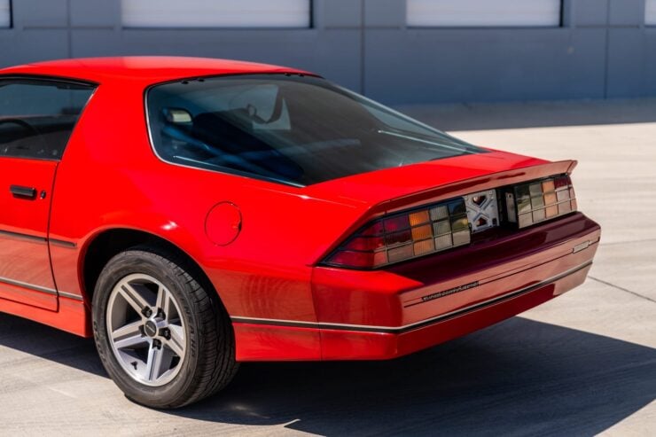 Chevrolet Camaro Z28 IROC-Z 17