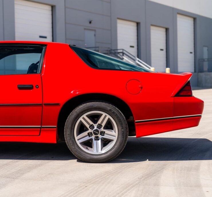 Chevrolet Camaro Z28 IROC-Z 19
