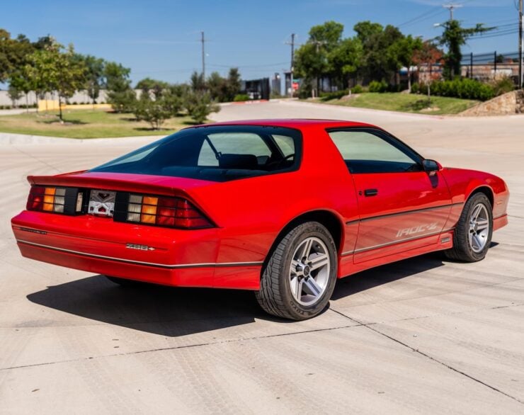 Chevrolet Camaro Z28 IROC-Z 9