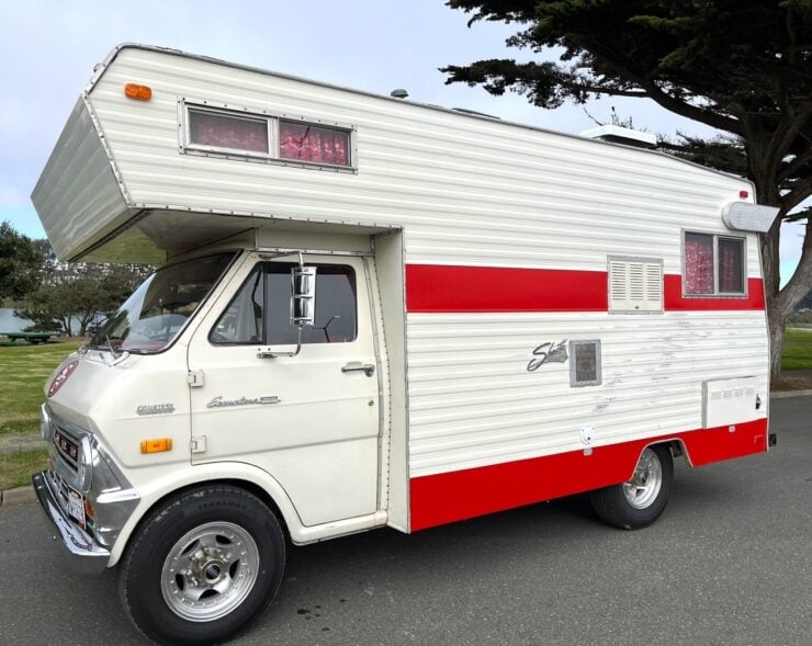 Ford Econoline Shasta Motorhome 23