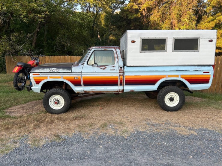 Ford F-250 Highboy Camper 3
