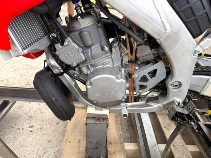 Honda CR250R Motorcycle 6