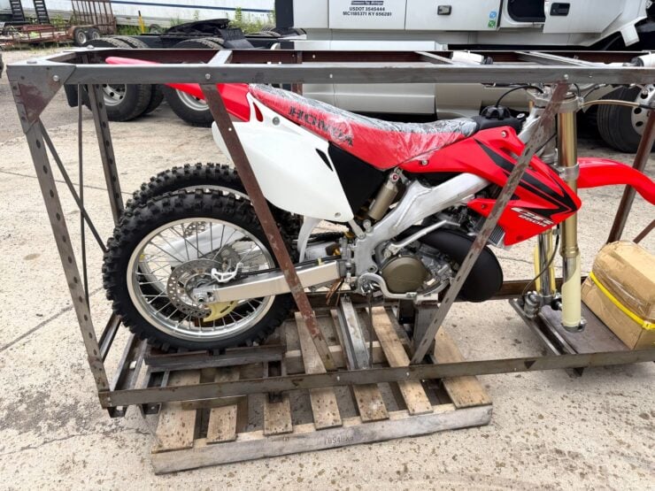 Honda CR250R Motorcycle 7