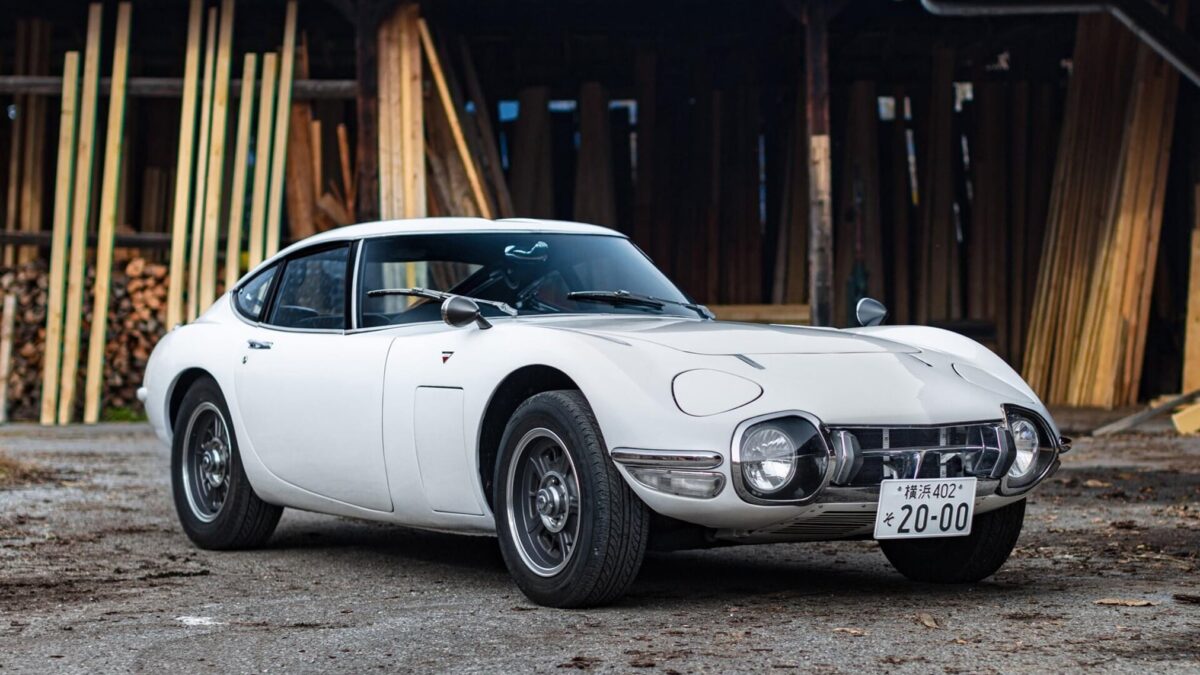 1967-Toyota-2000GT-28a-Kevin-