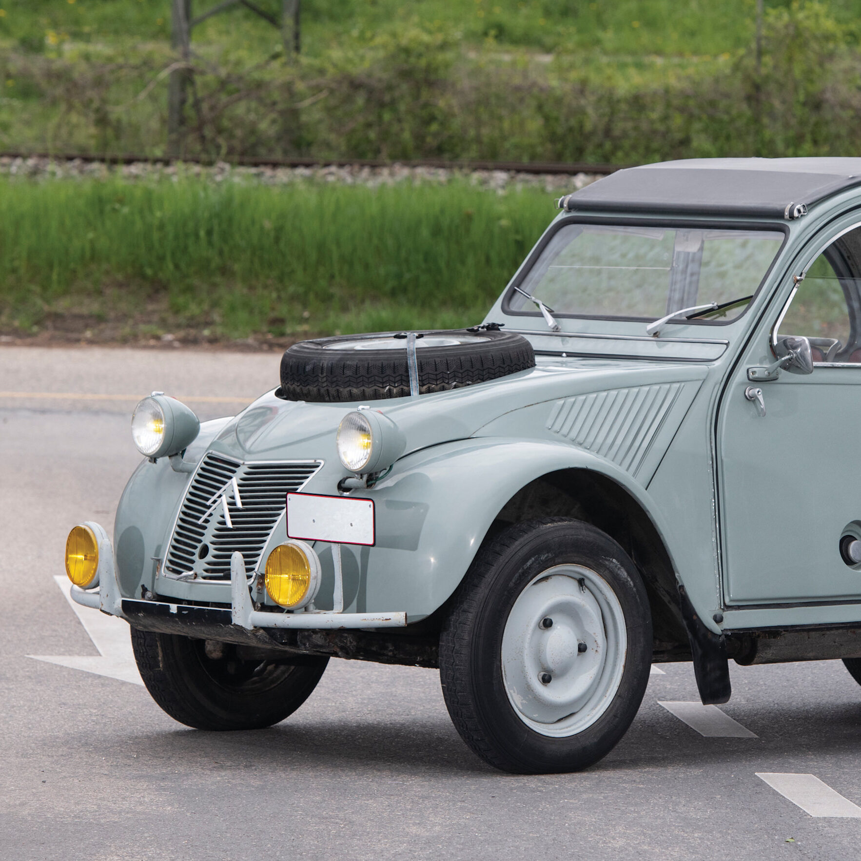 Citroën-2CV-4×4-Sahara-Car-