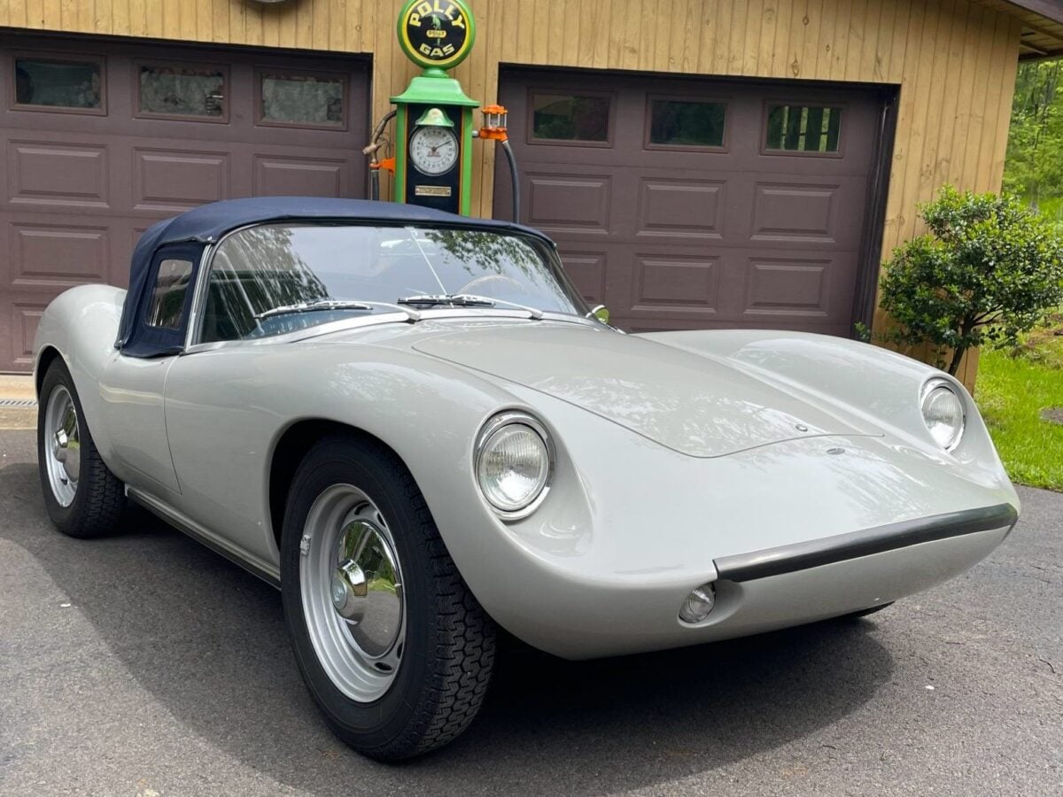 Devin-D-Sports-Car-1200x900.jpeg