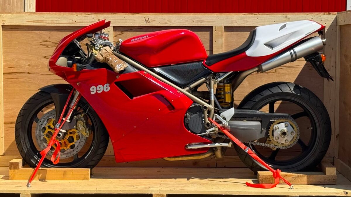 26 Years In The Factory Crate! A Brand New 1999 Ducati 996 SPS