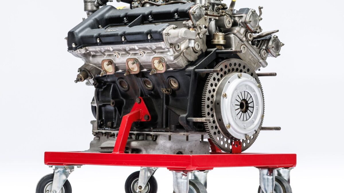 希少 フェラーリ ＤＩＮＯ ２４６ ＧＴ エンジンフード 希少 フェラーリ DINO 246 GT エンジンフード Ferrari-Dino