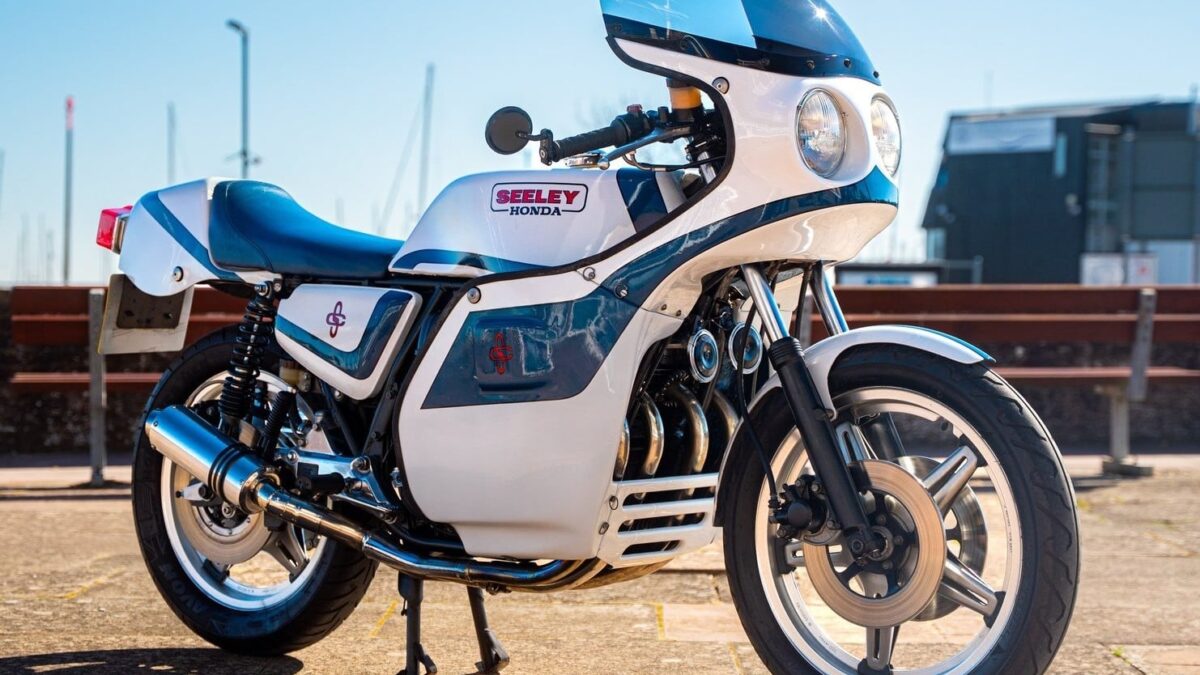 HONDA カウル 青/白/赤CB750 Honda-CB750-SS-Seeley-Special-