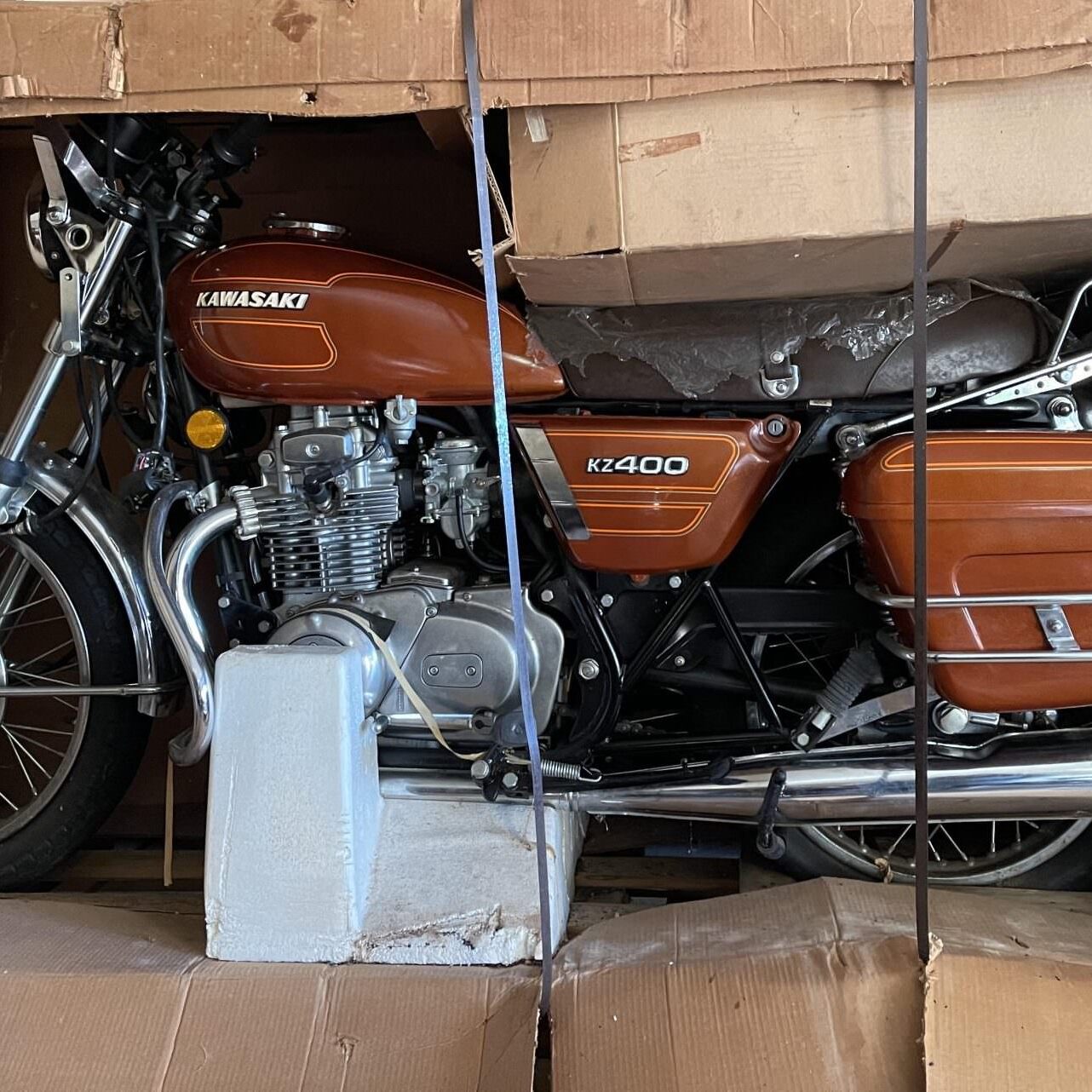 Kawasaki-KZ400-Ad-In-Crate-11-