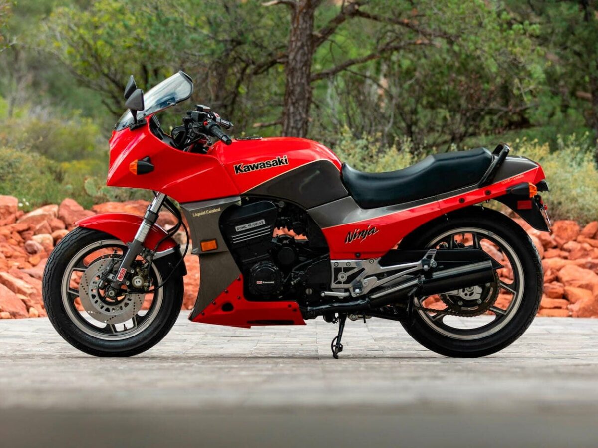 Kawasaki-Ninja-900-