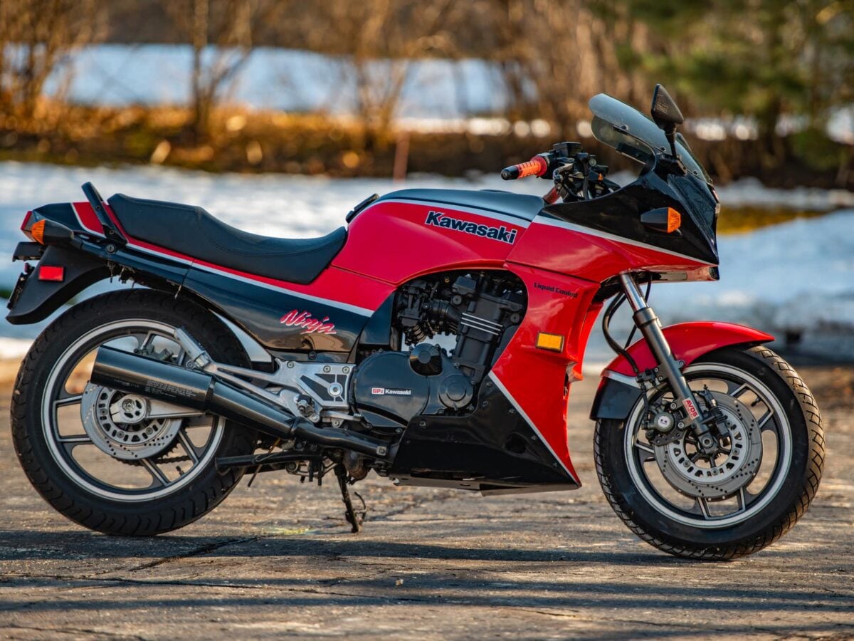 Kawasaki-Ninja-ZX900-4-