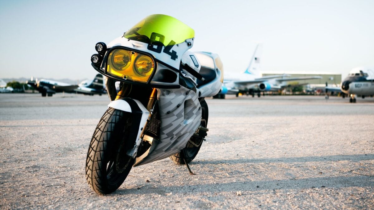 Kawasaki-ZX-7-by-Icon-1000-