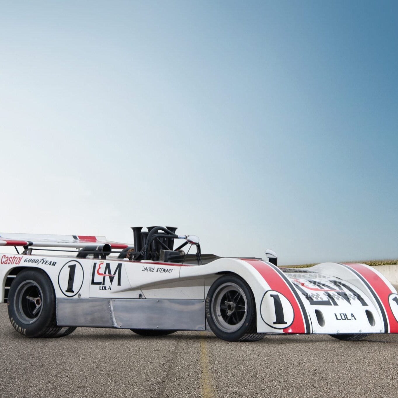 Lola-T260-1363x1363.jpg