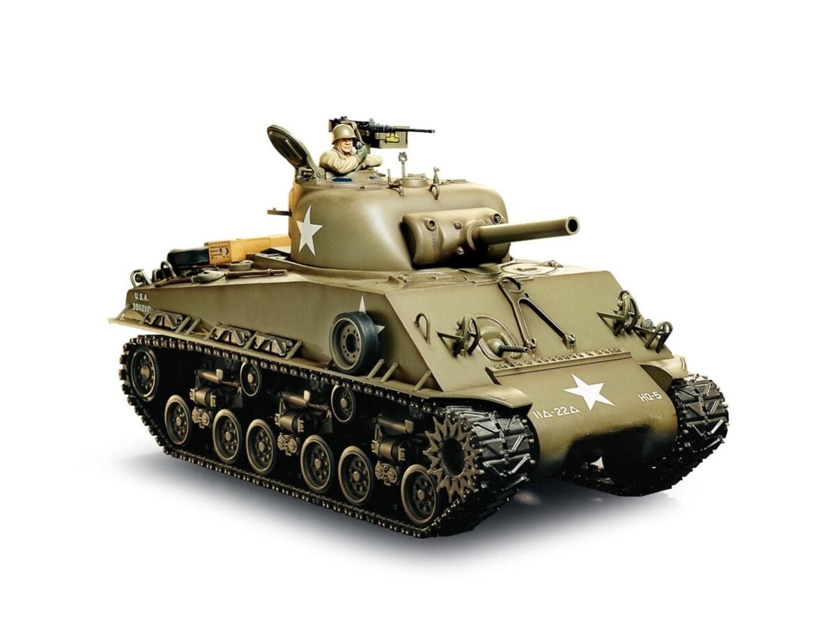 ホビーラジコン TAMIYA 1/16 scale M4 Sherman RC Tank 1:16th Scale R/C! An M4 Sherman Tank By Tamiya