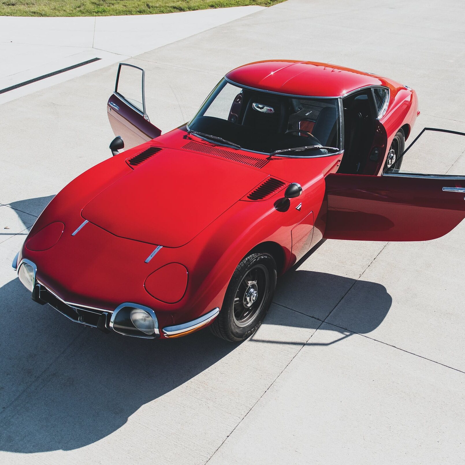 Toyota-2000GT-Doors-1610x1610.jpg